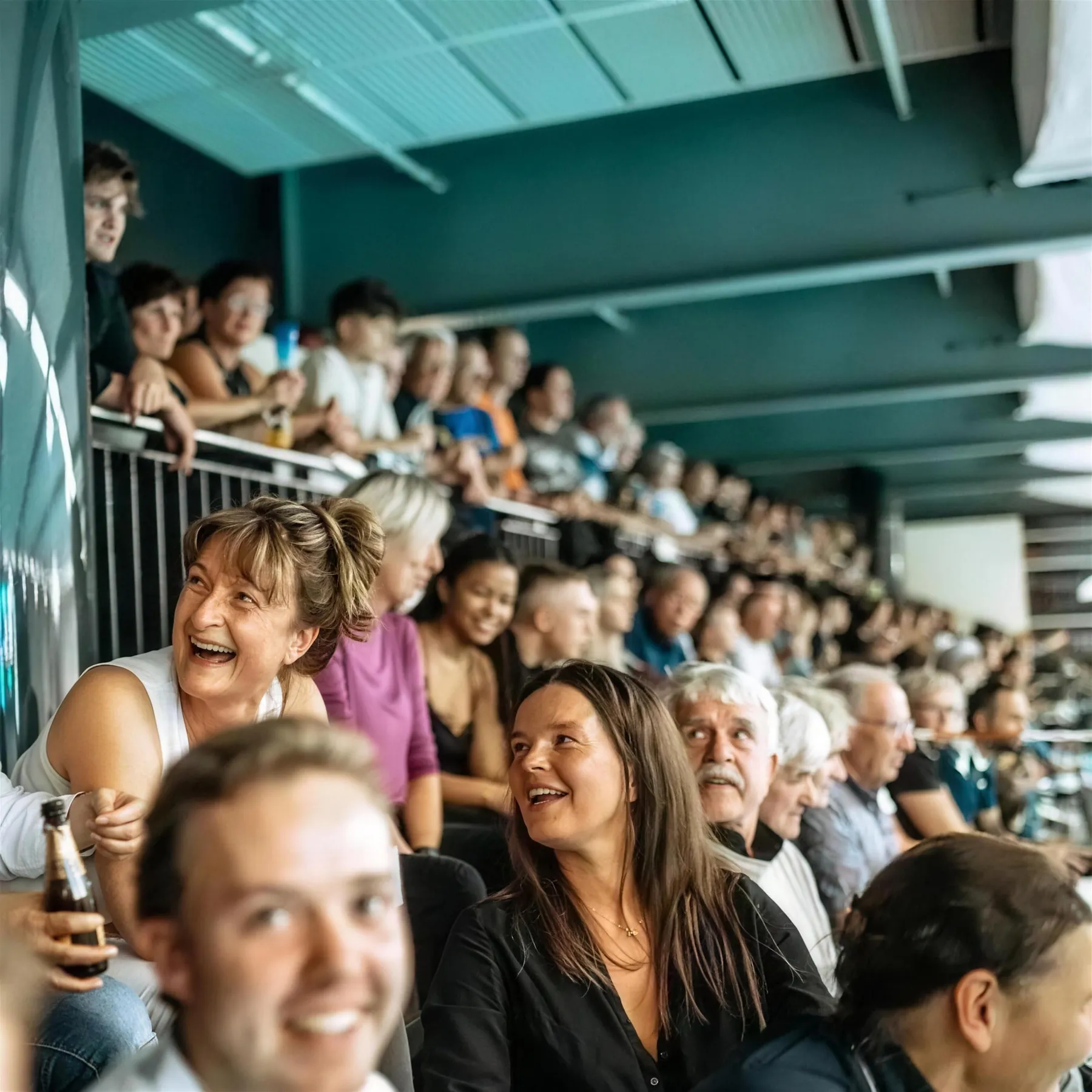Volle Tribüne beim SVV Plauen — Fans und Mitglieder beim Heimspiel